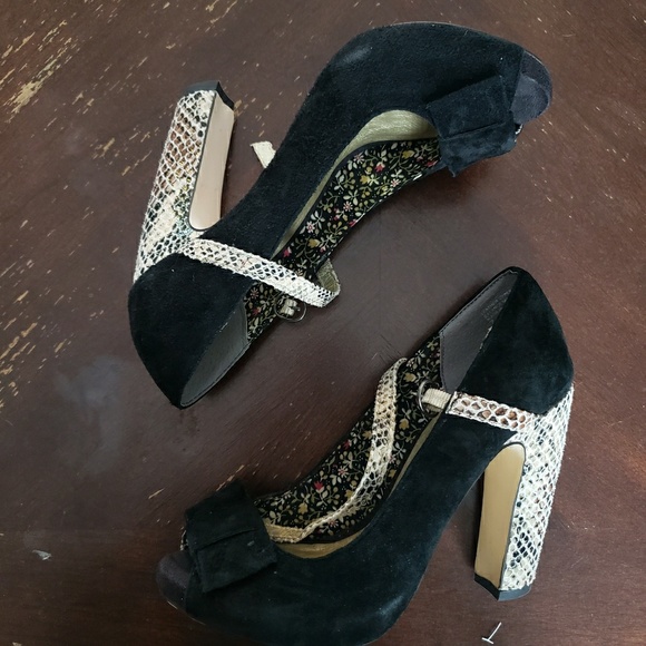 Seychelles Shoes - Seychelles Suede and Snakeskin Peep Toe Pump 7